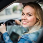 Jak ustawić pozycję za kierownicą, by jeździć bezpieczniej i wygodniej?