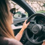 Innowacje na kołach: które firmy motoryzacyjne wyznaczają tempo rozwoju nowych technologii?